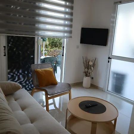 Mycyprusstay - Danaos 1 Bedroom Palm Garden Escape Pafos