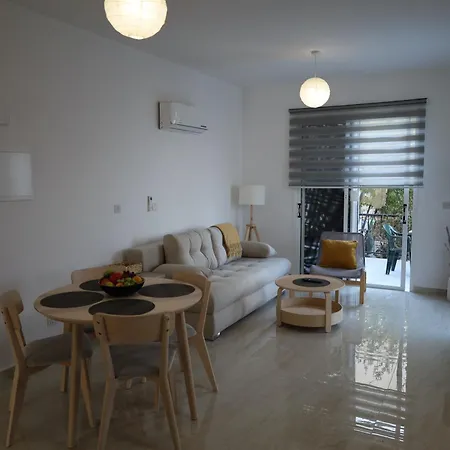 Mycyprusstay - Danaos 1 Bedroom Palm Garden Escape Pafos