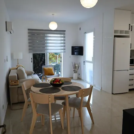 Mycyprusstay - Danaos 1 Bedroom Palm Garden Escape Apartament
