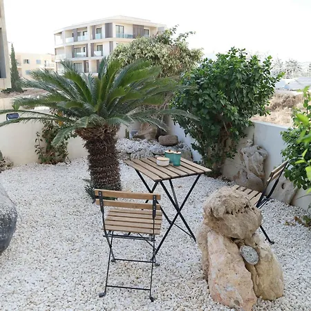 Mycyprusstay - Danaos 1 Bedroom Palm Garden Escape * Paphos