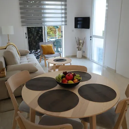 Mycyprusstay - Danaos 1 Bedroom Palm Garden Escape Apartment Paphos