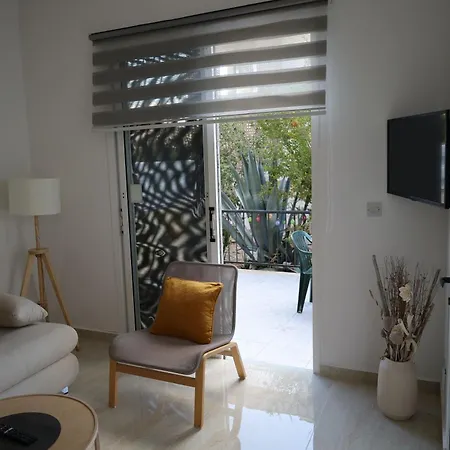 Mycyprusstay - Danaos 1 Bedroom Palm Garden Escape * Paphos