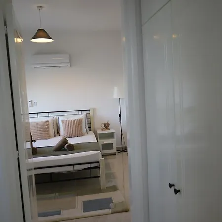 Mycyprusstay - Danaos 1 Bedroom Palm Garden Escape Apartment Paphos