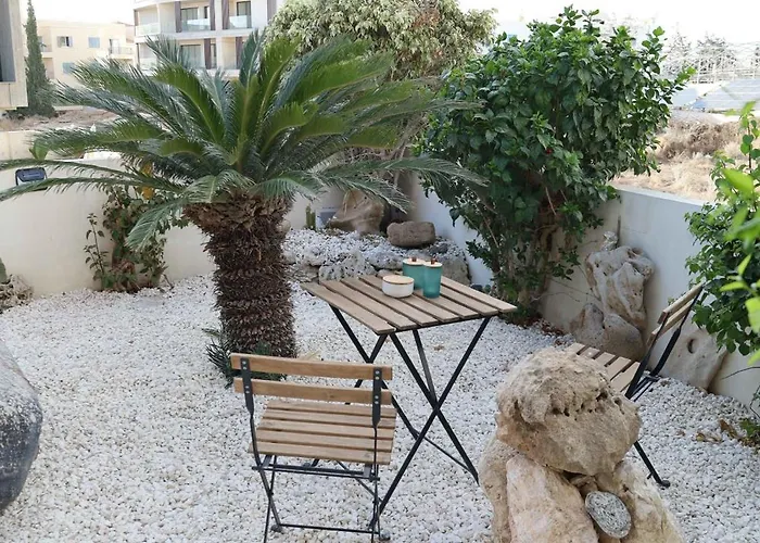 Mycyprusstay - Danaos 1 Bedroom Palm Garden Escape * Paphos