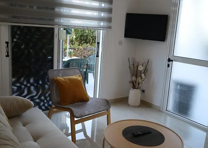 Mycyprusstay - Danaos 1 Bedroom Palm Garden Escape Paphos