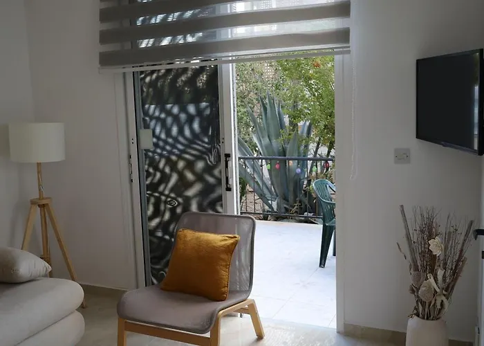 Mycyprusstay - Danaos 1 Bedroom Palm Garden Escape * Paphos